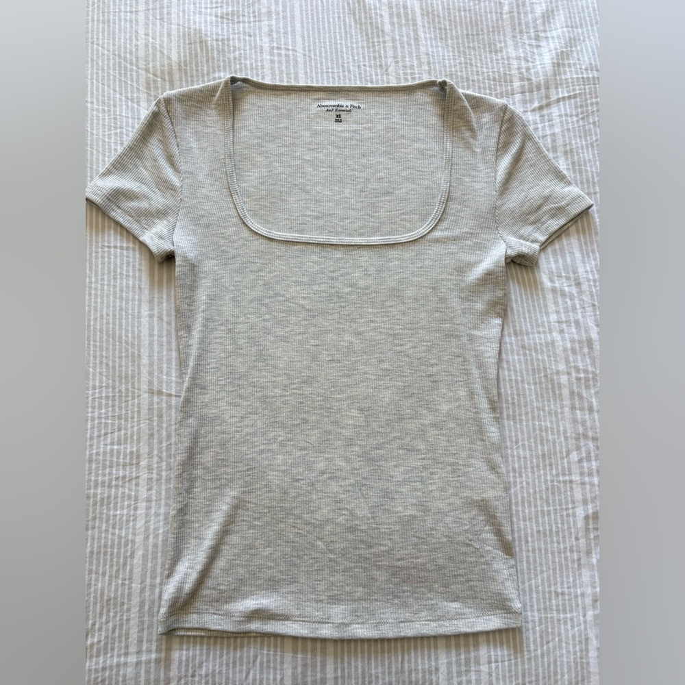 Abercrombie & Fitch Light Gray Short Sleeve Top